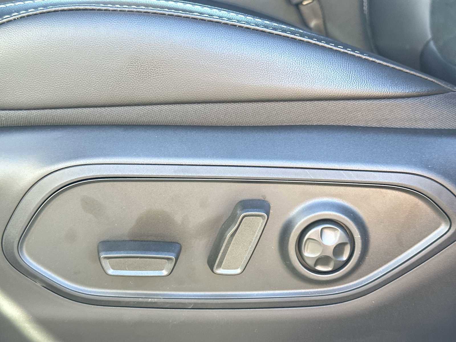 New 2025 Jeep Grand Cherokee L Altitude image 14