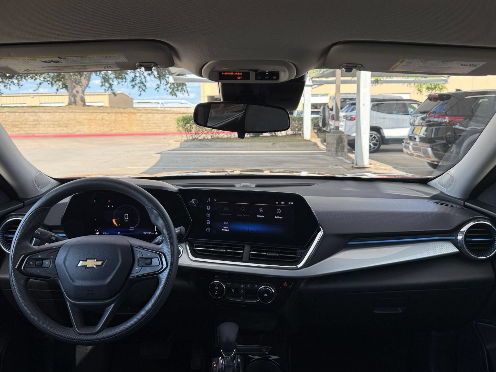 Used 2025 Chevrolet Trax LT FWD image 33