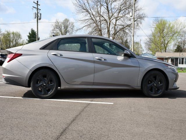 Used 2022 Hyundai Elantra SEL w/ Preferred Accessory Package FWD image 7