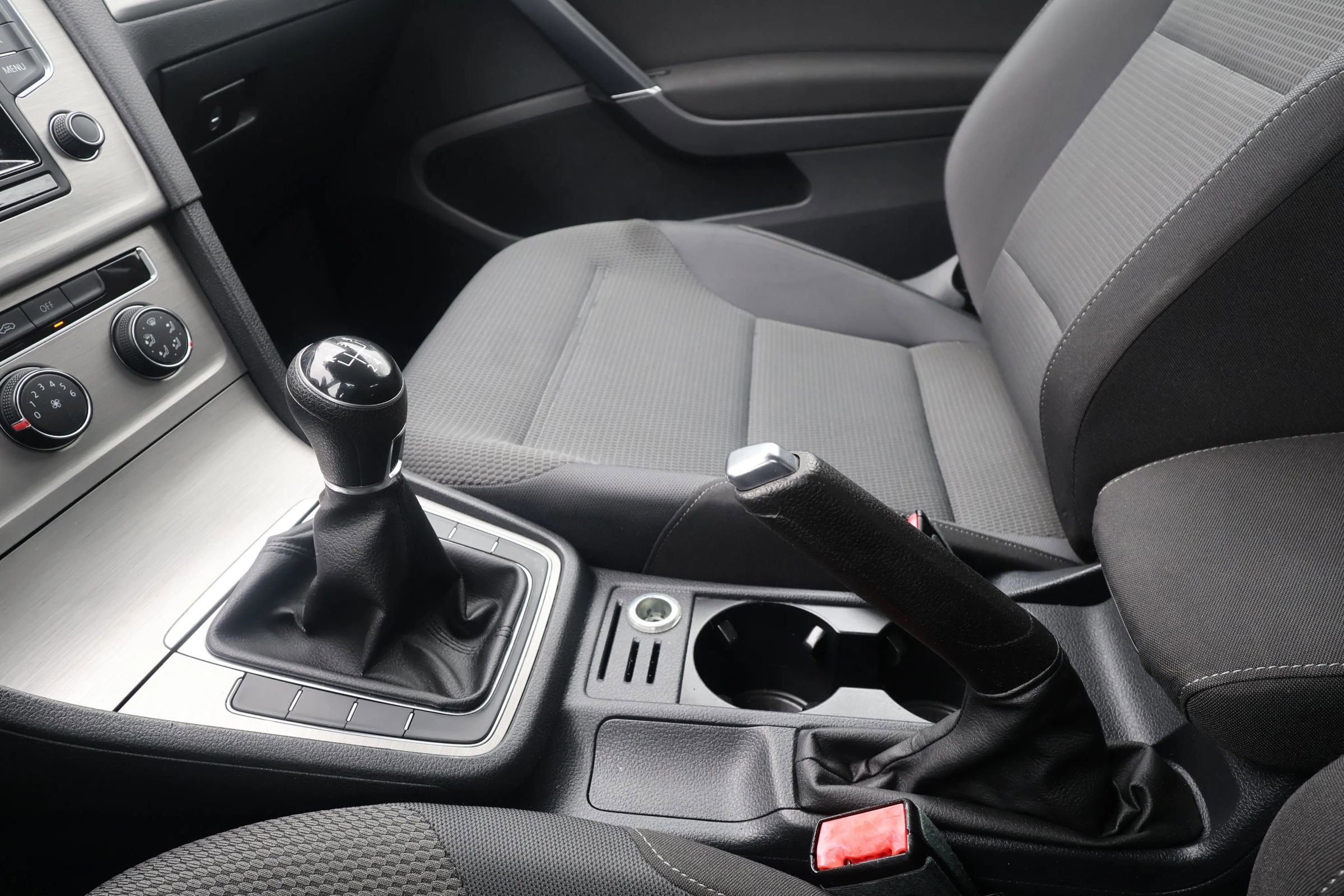 Used 2015 Volkswagen Golf Launch Edition image 22