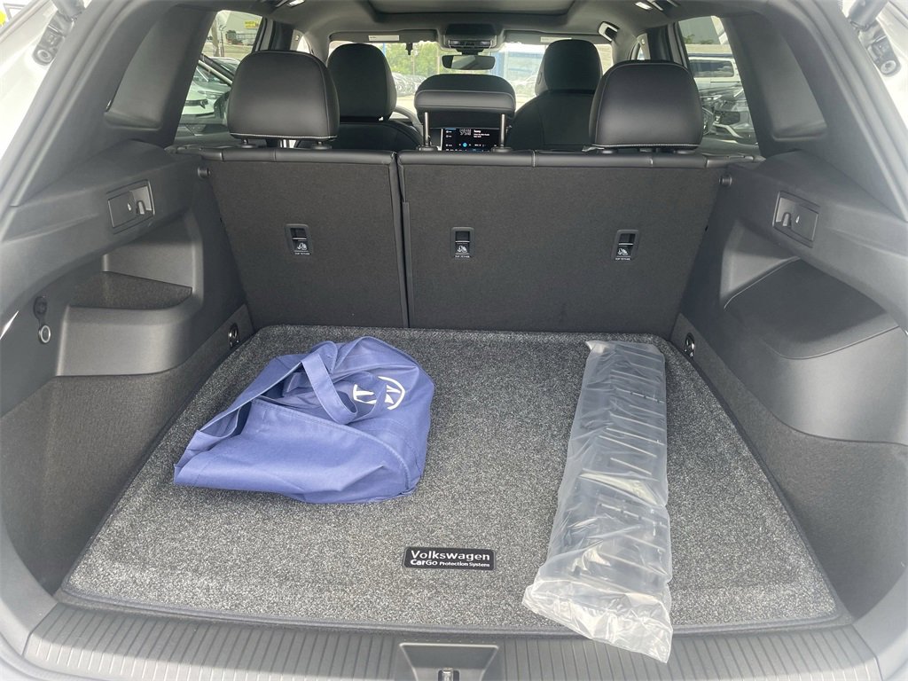 New 2025 Volkswagen Tiguan SE R-Line image 28