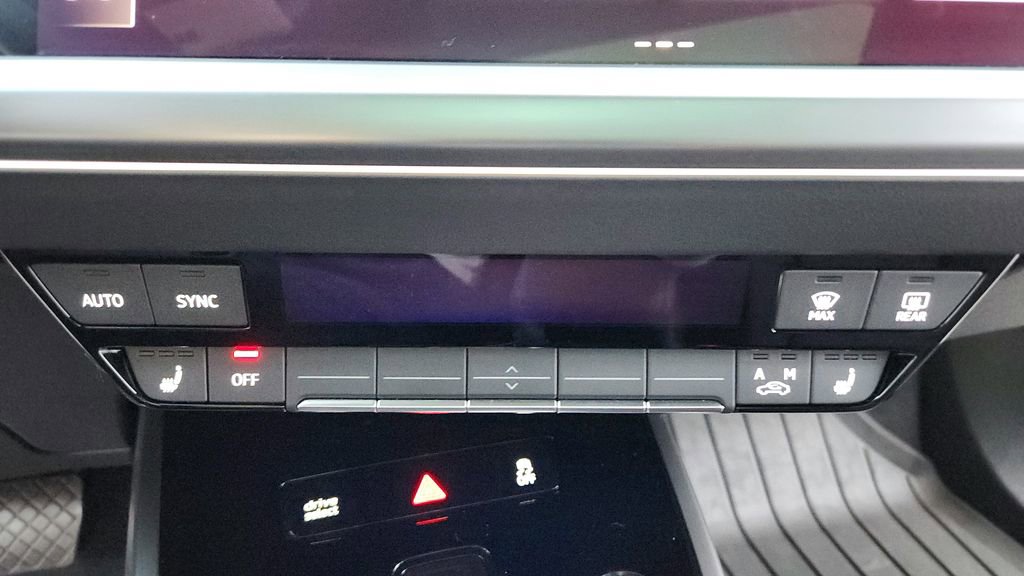 Used 2024 Audi Q4 e-tron Premium w/ Convenience Package image 30