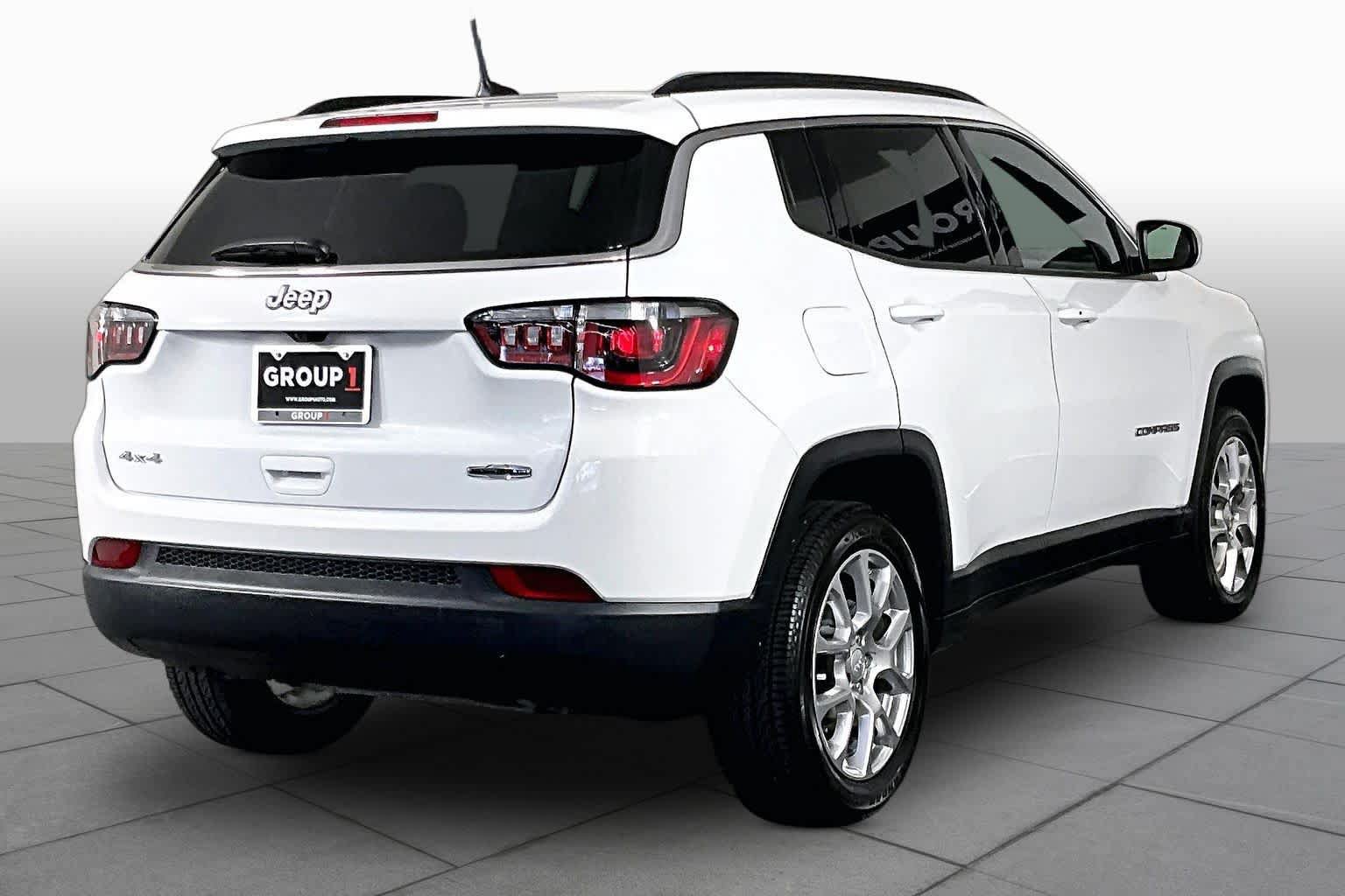 Used 2024 Jeep Compass Latitude AWD/4WD image 13