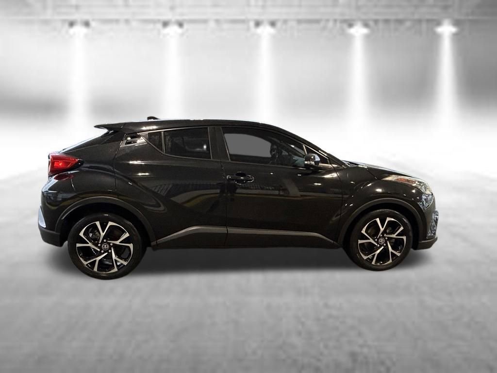 Used 2019 Toyota C-HR XLE FWD video 3