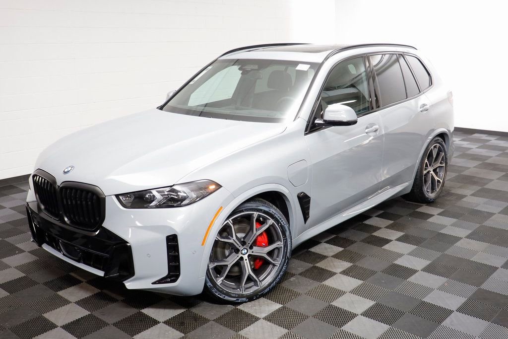 New 2026 BMW X5 xDrive50e w/ M Sport Package AWD/4WD image 2