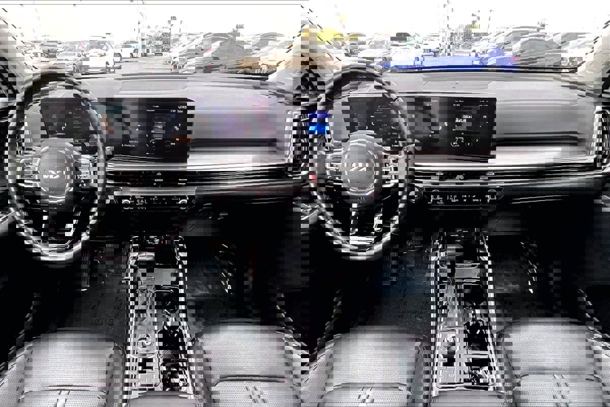 Used 2024 Kia Sorento S image 12