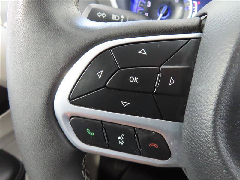 Used 2024 Chrysler Pacifica Touring-L FWD image 22