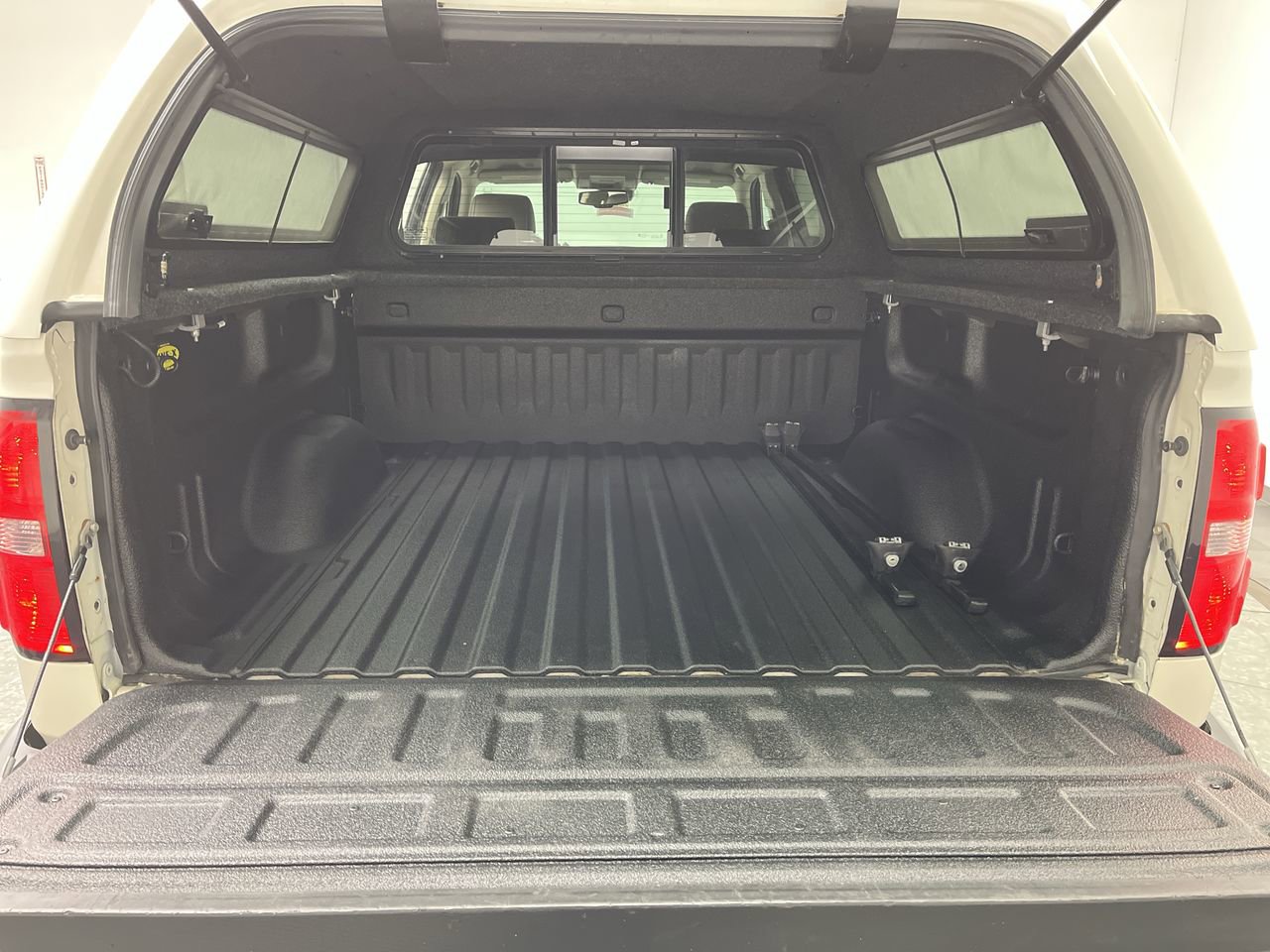 Used 2015 GMC Sierra 1500 SLT w/ SLT Crew Cab Value Package AWD/4WD image 30