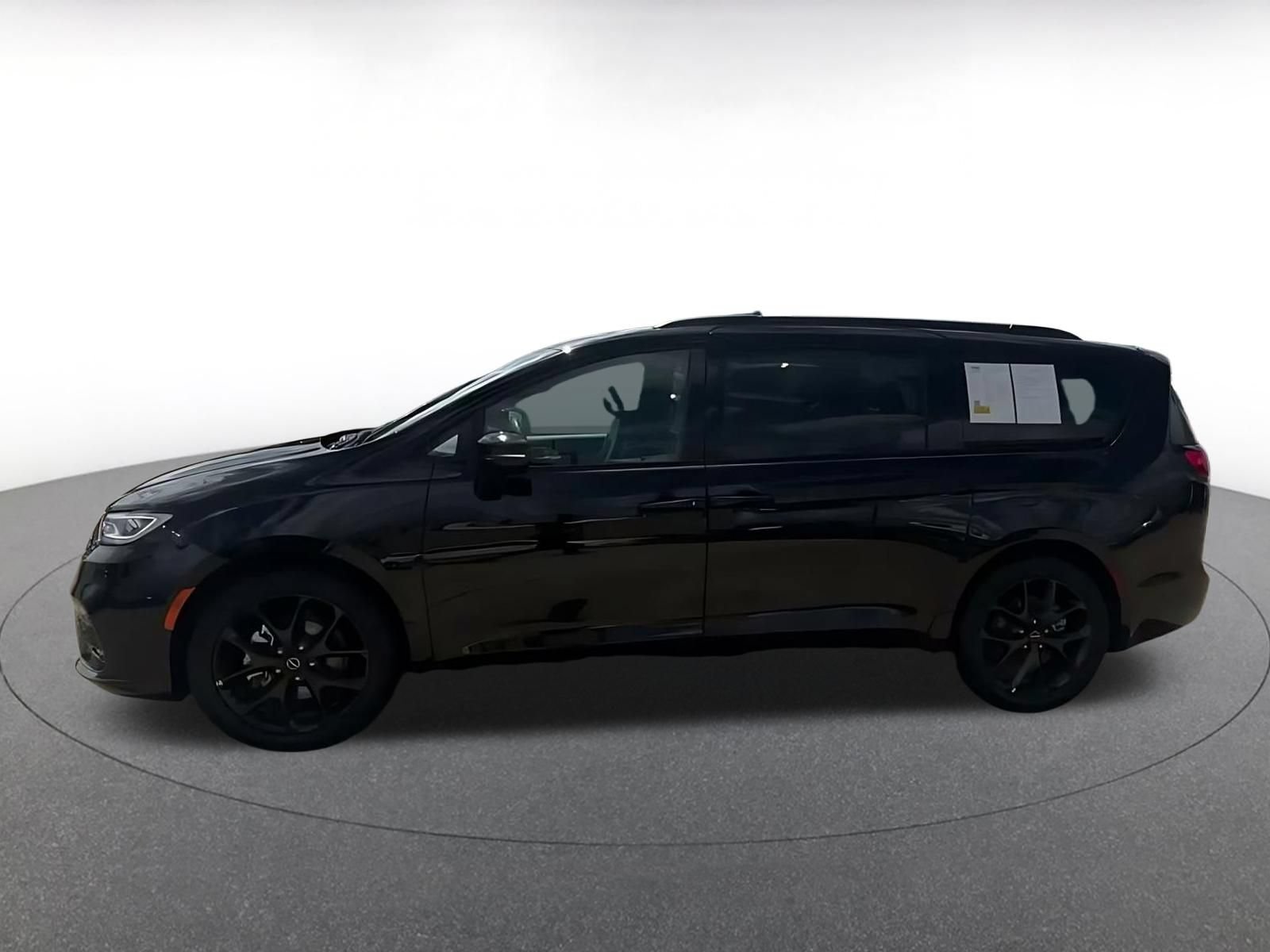 Used 2025 Chrysler Pacifica Limited FWD image 8