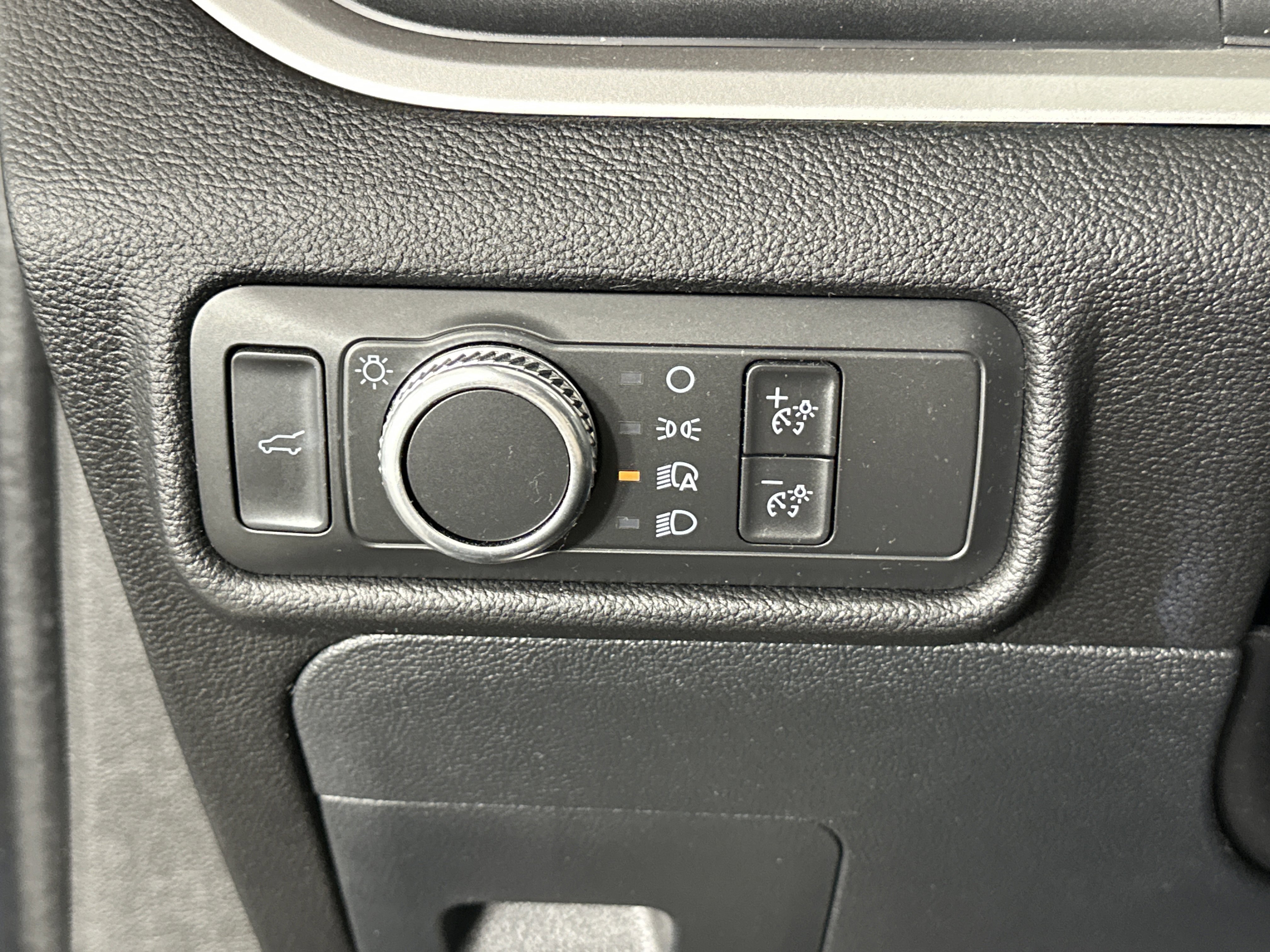 Used 2021 Ford Explorer XLT image 27