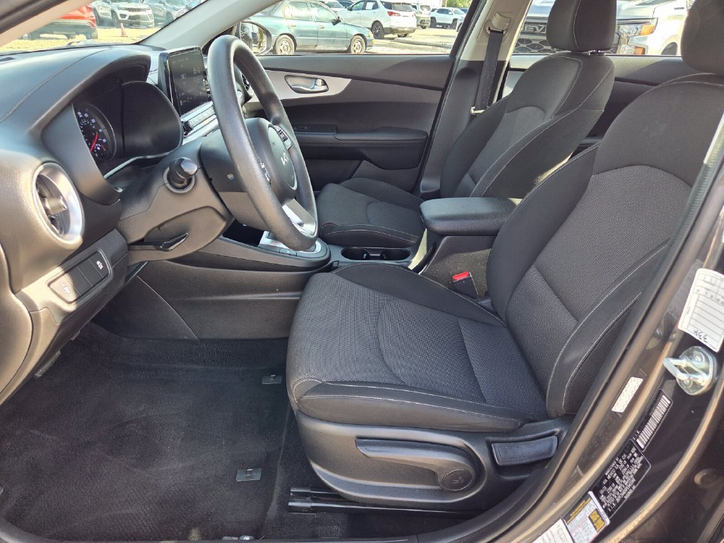 Used 2023 Kia Forte LXS FWD image 4