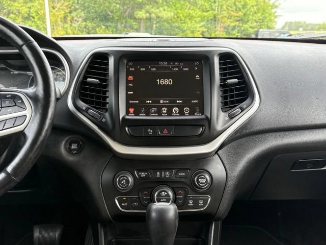 Used 2017 Jeep Cherokee Limited FWD image 17