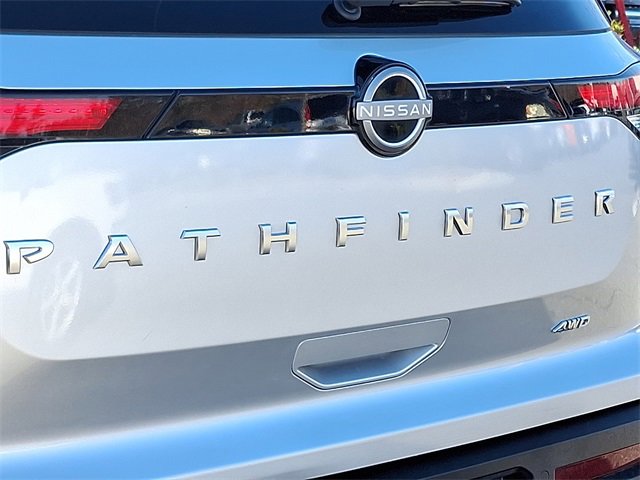 Used 2025 Nissan Pathfinder SV image 23