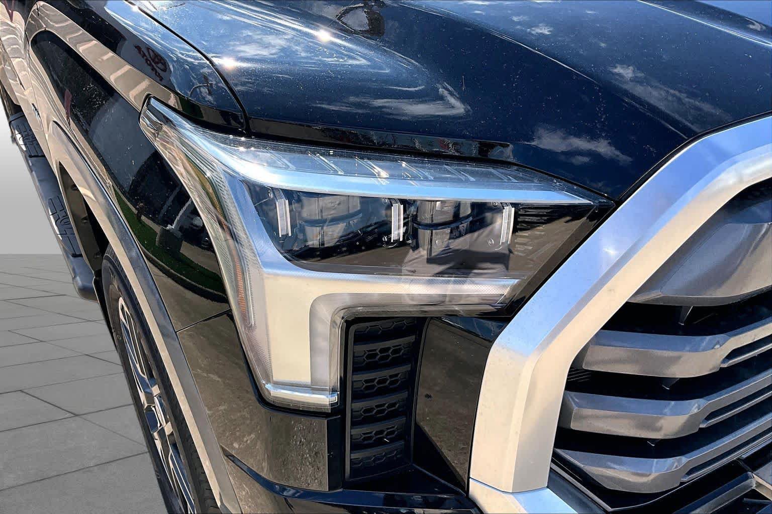 Used 2024 Toyota Tundra Limited AWD/4WD image 28