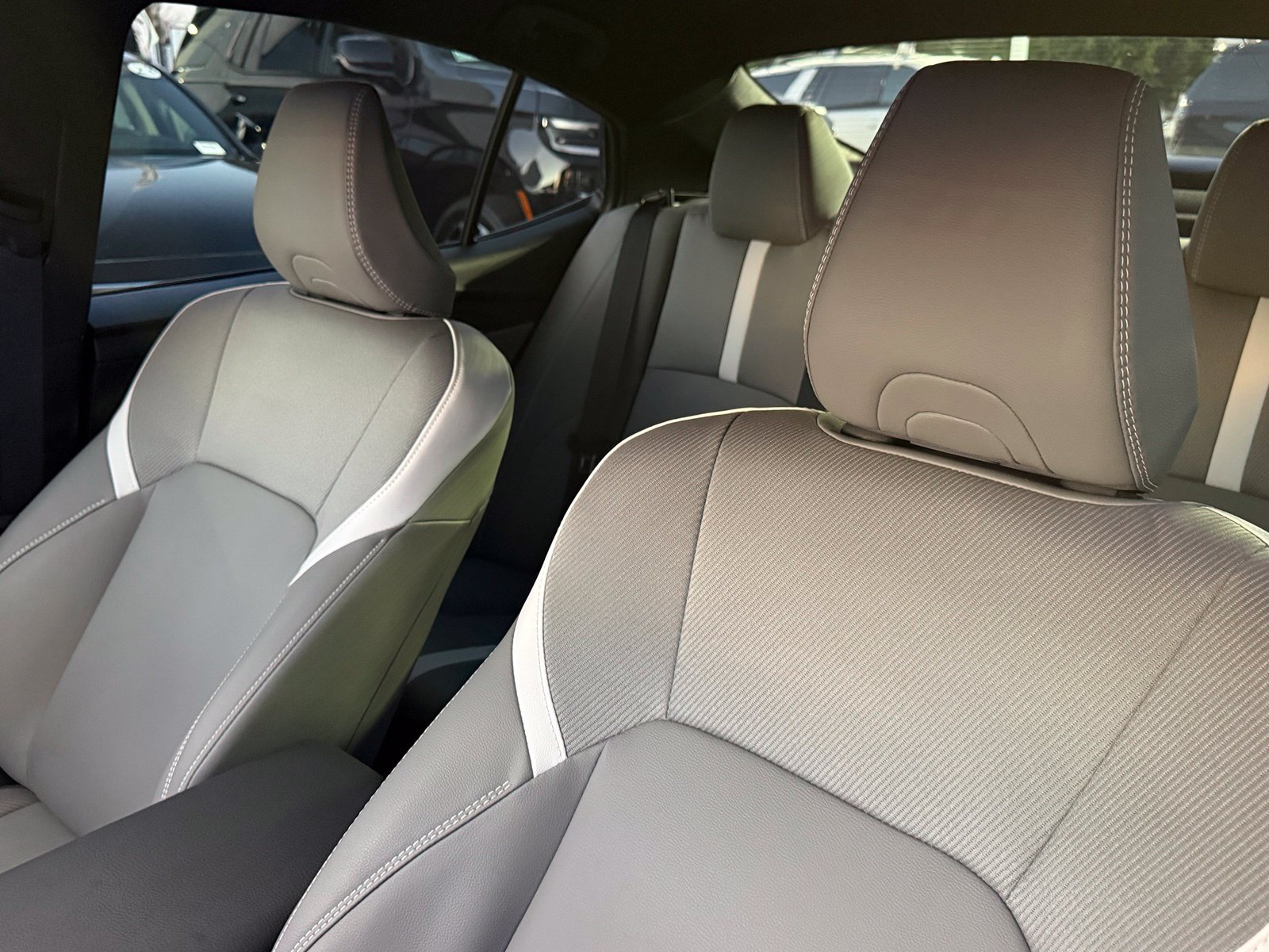 Used 2025 Toyota Camry SE w/ Convenience Package FWD image 24