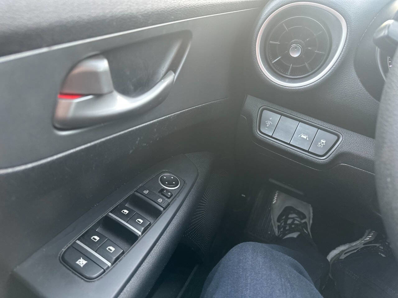 Used 2019 Kia Forte LXS image 17