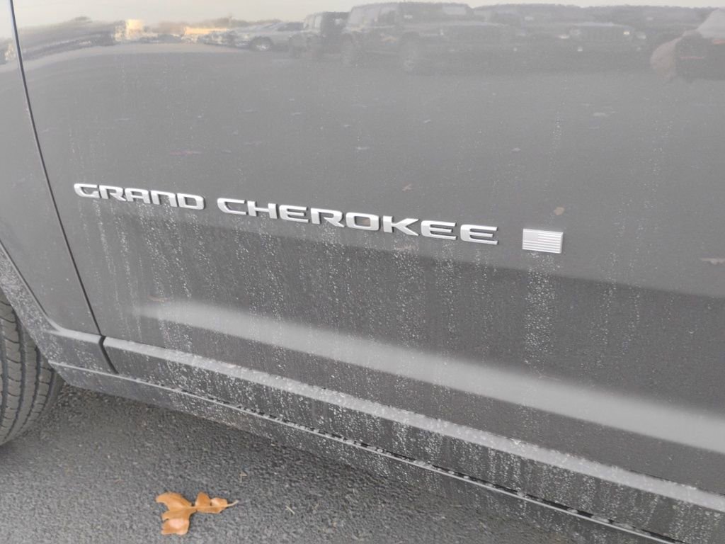 New 2025 Jeep Grand Cherokee Laredo image 10