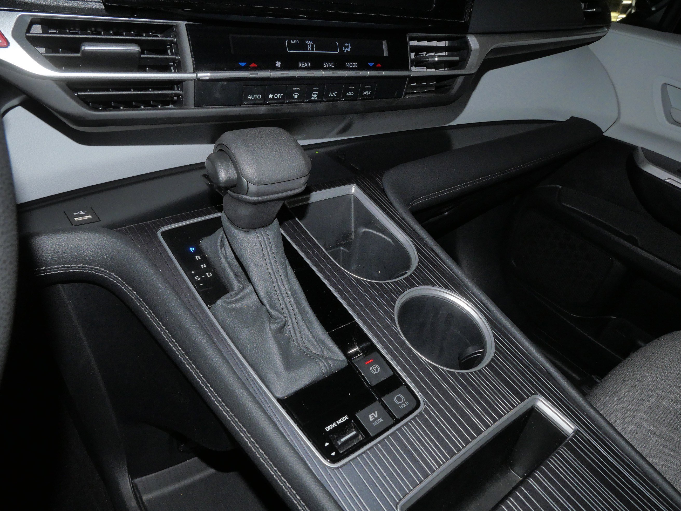 Certified 2025 Toyota Sienna LE image 25