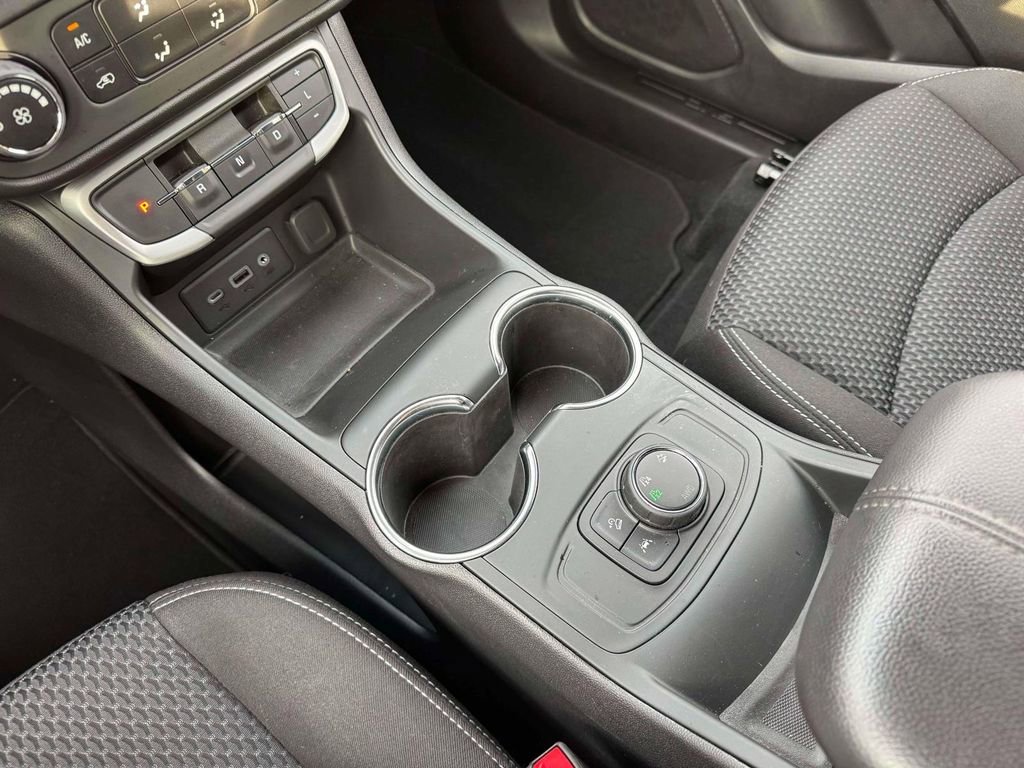 Used 2023 GMC Terrain SLE w/ Elevation Edition image 29