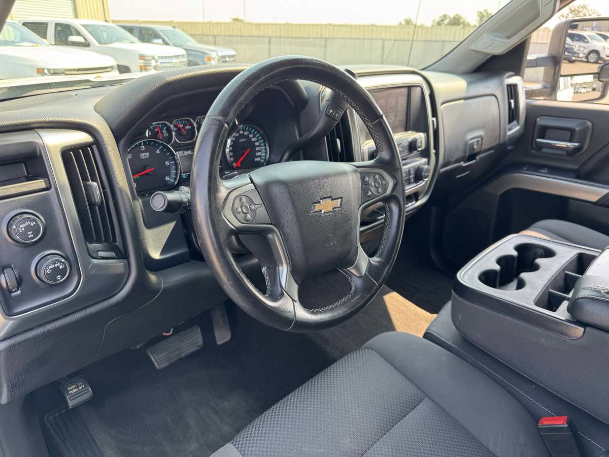 Used 2018 Chevrolet Silverado 1500 LT w/ Trailering Package AWD/4WD image 27