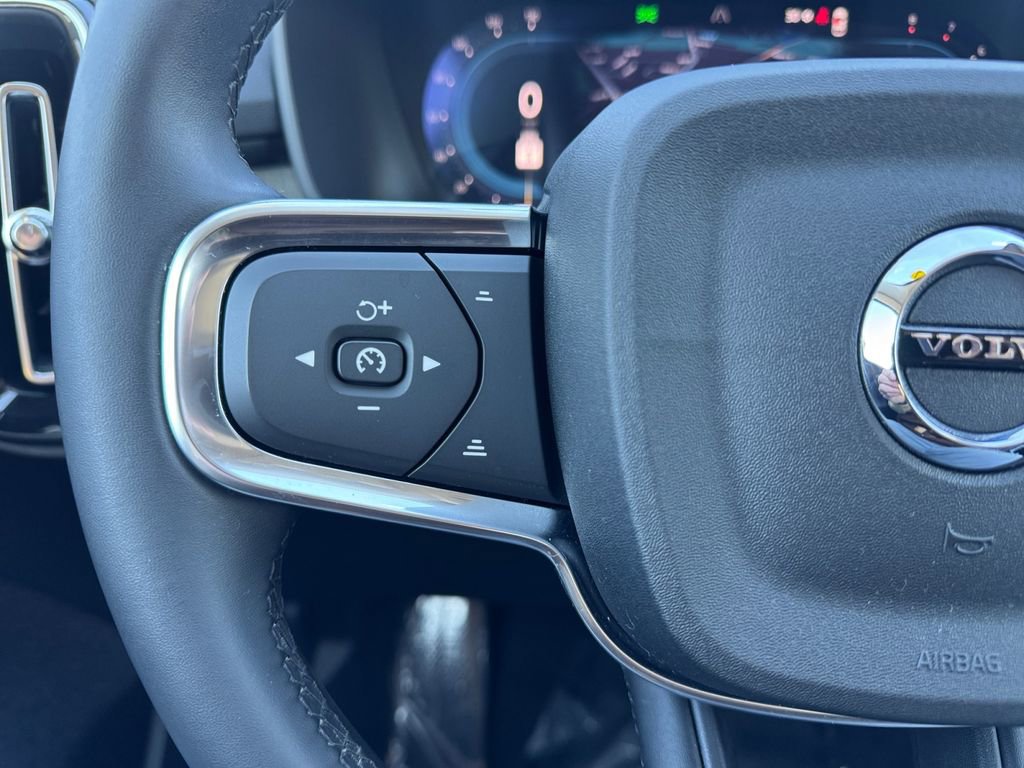 Certified 2025 Volvo XC40 B5 Plus image 14