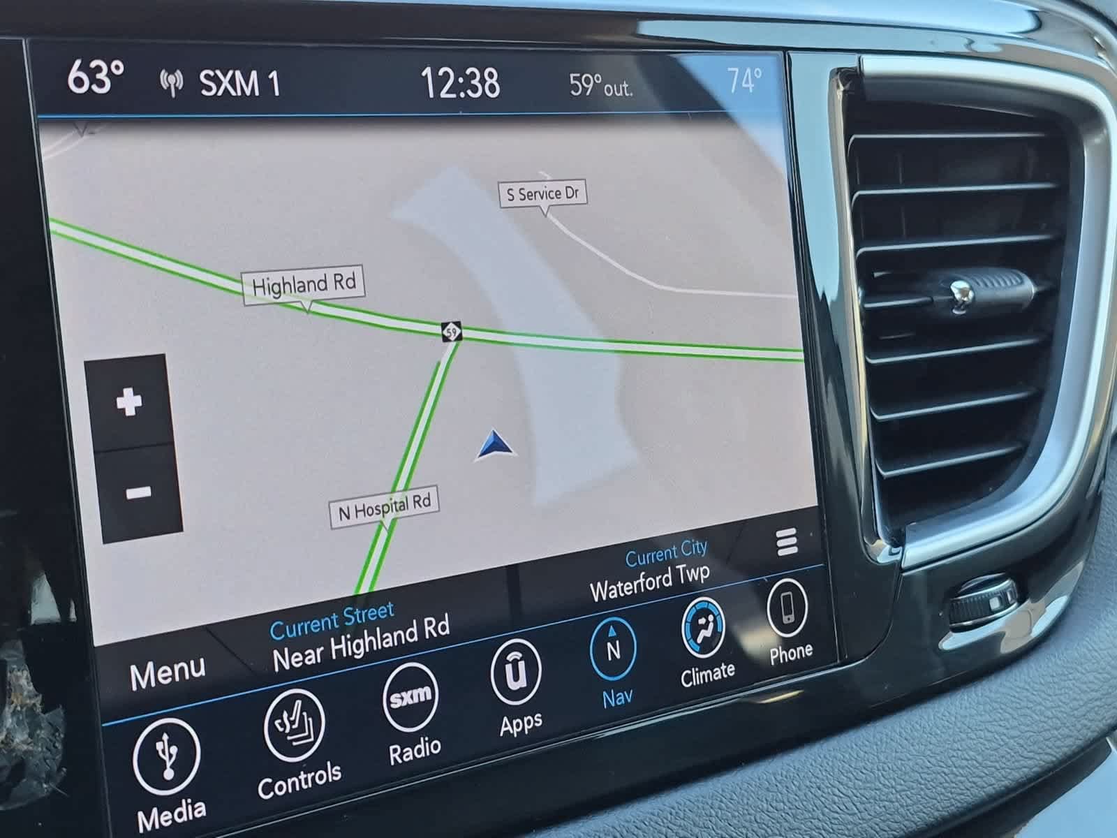 Used 2018 Chrysler Pacifica Touring-L Plus FWD image 28