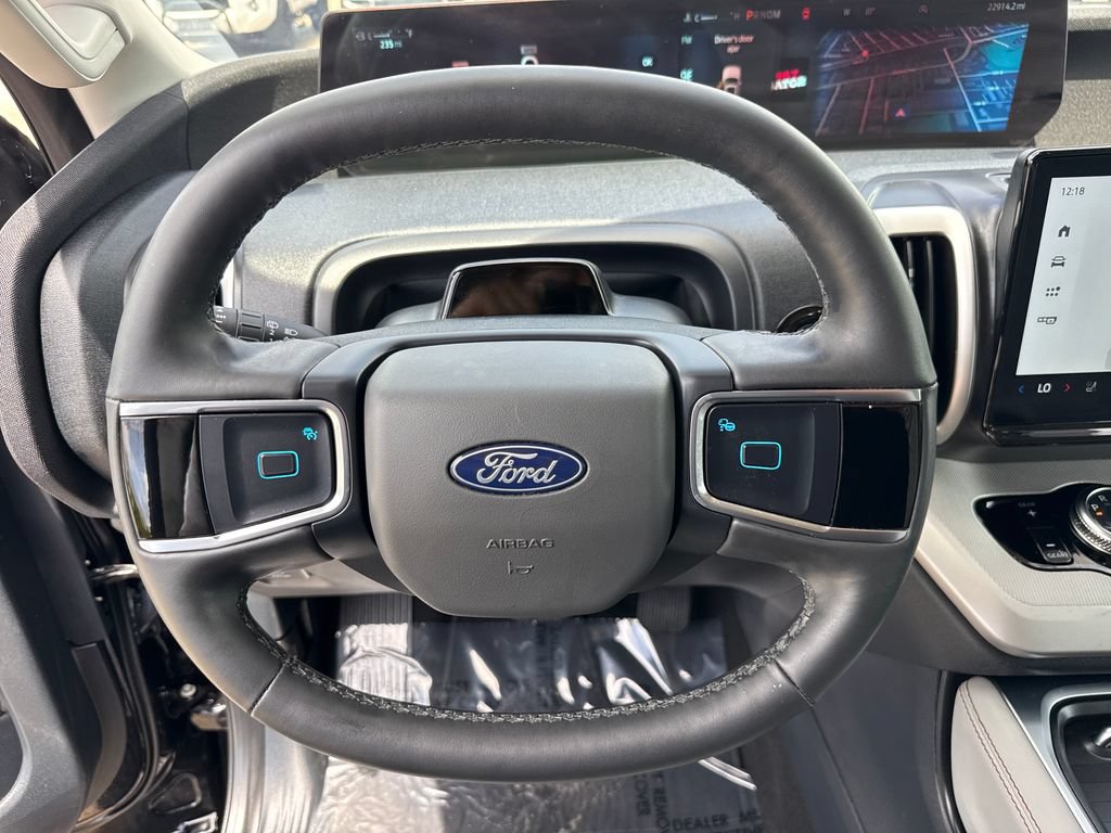 Used 2025 Ford Expedition Active RWD image 16