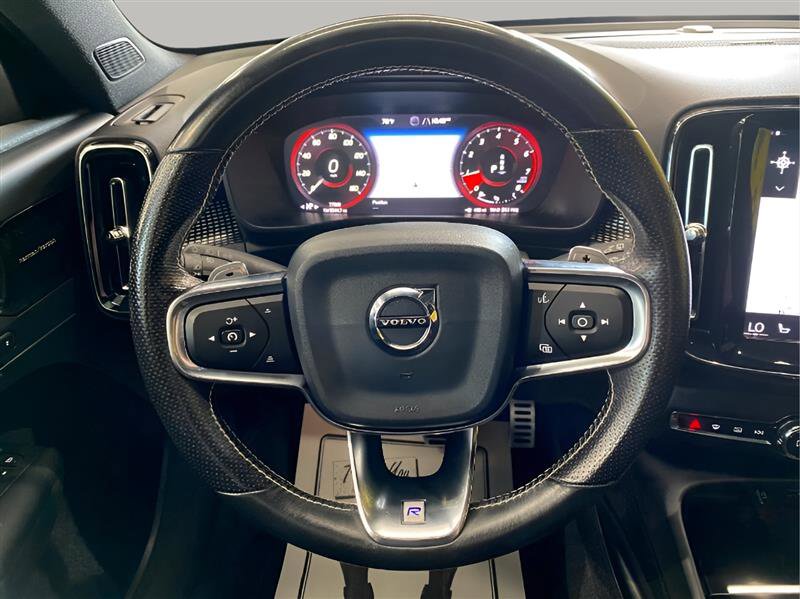 Used 2019 Volvo XC40 T5 R-Design image 11