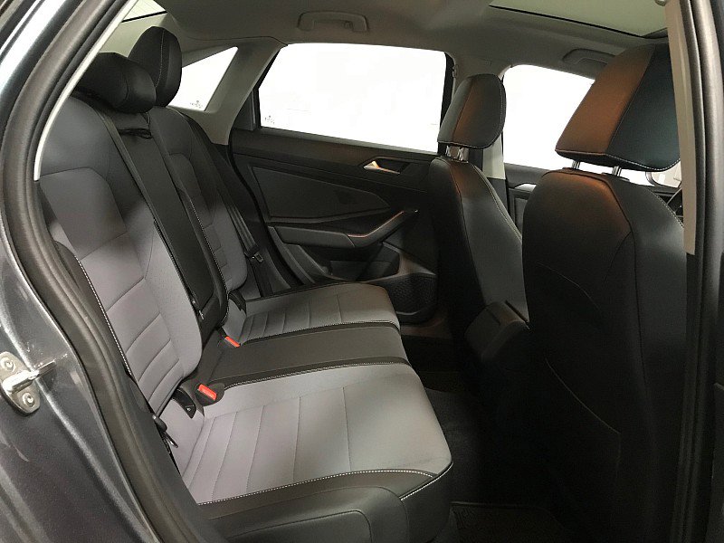 Used 2025 Volkswagen Jetta SE image 17