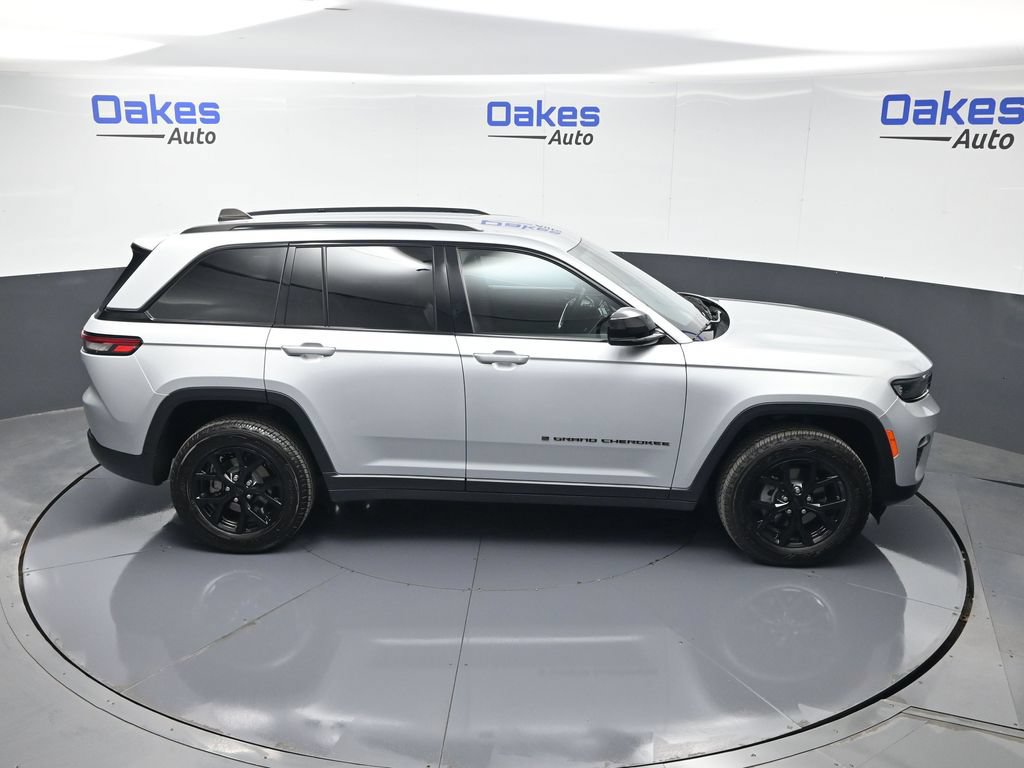 Used 2024 Jeep Grand Cherokee Altitude RWD image 51