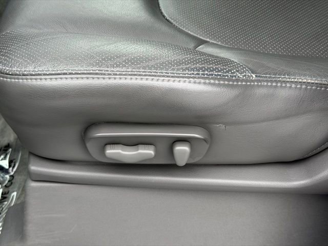 Used 2016 Nissan Frontier SL w/ Moonroof Package AWD/4WD image 18