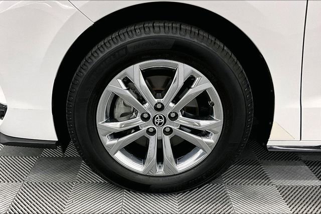 Used 2022 Toyota Sienna XSE image 10