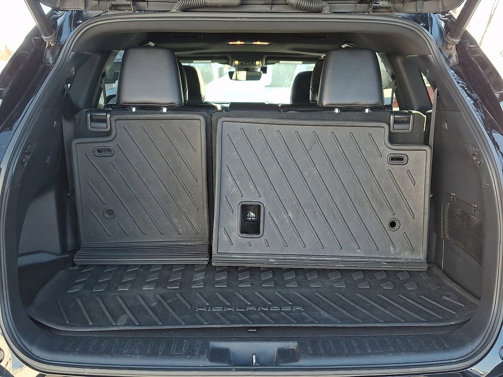 Used 2021 Toyota Highlander XSE image 32