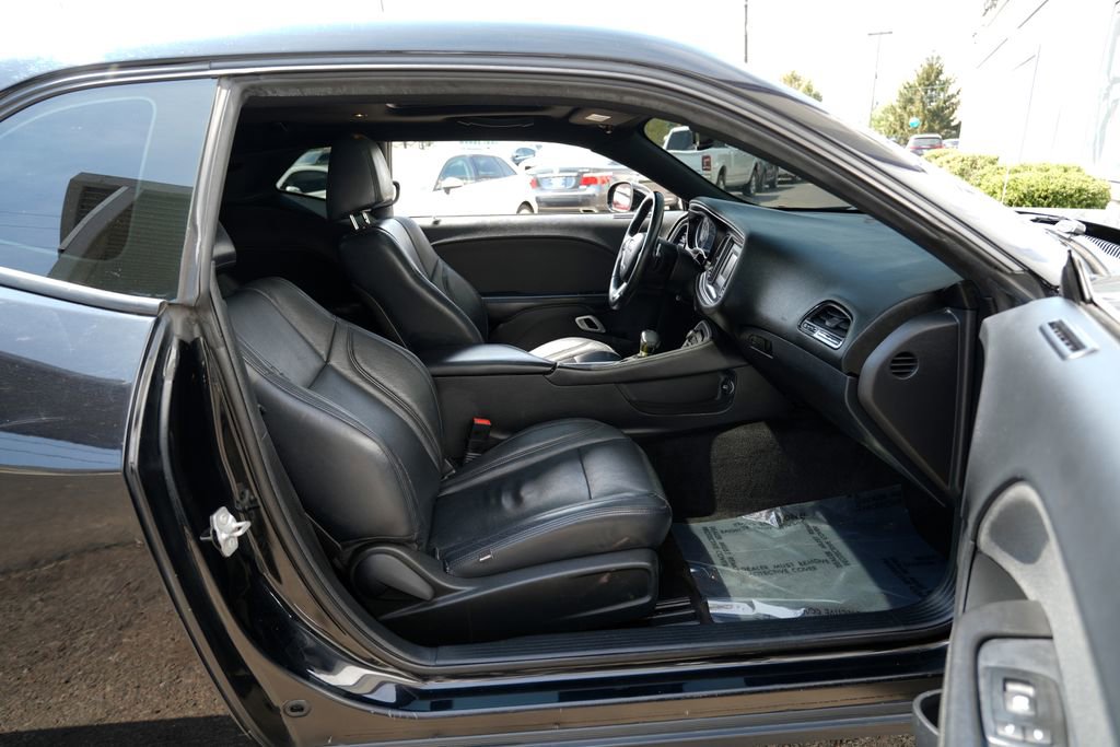 Used 2015 Dodge Challenger SXT image 23