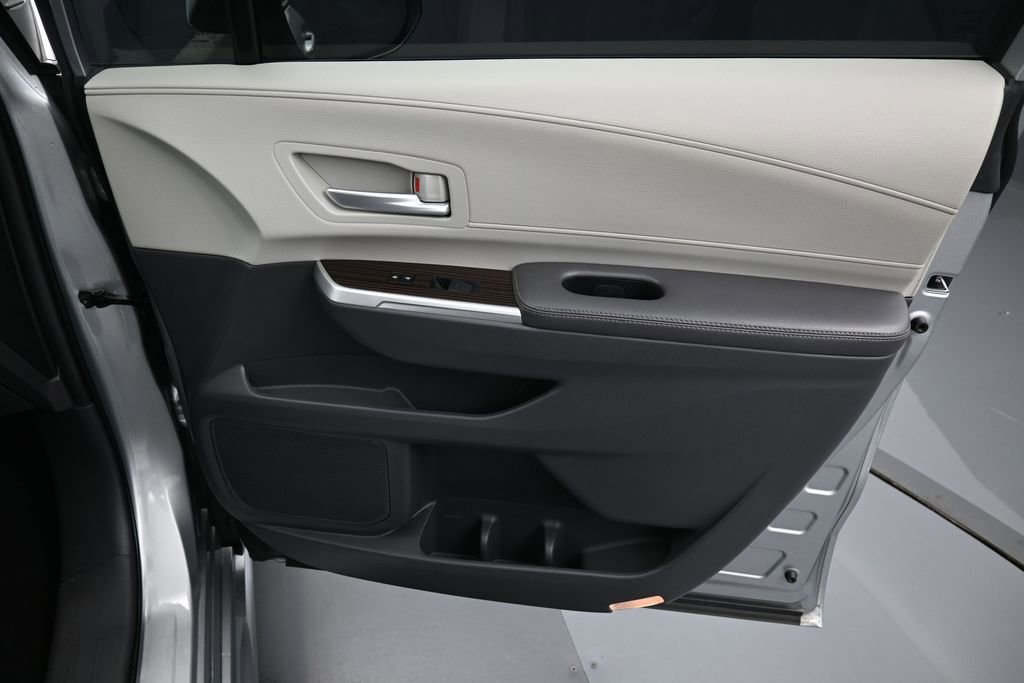Certified 2021 Toyota Sienna XLE FWD image 37