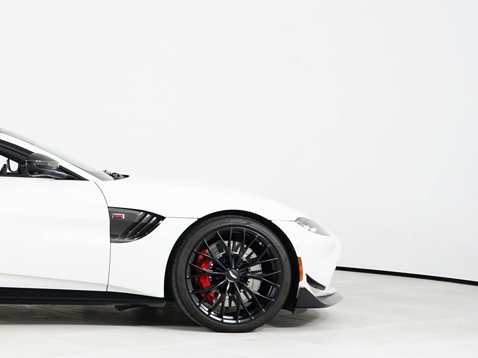Used 2023 Aston Martin V8 Vantage Coupe RWD image 15