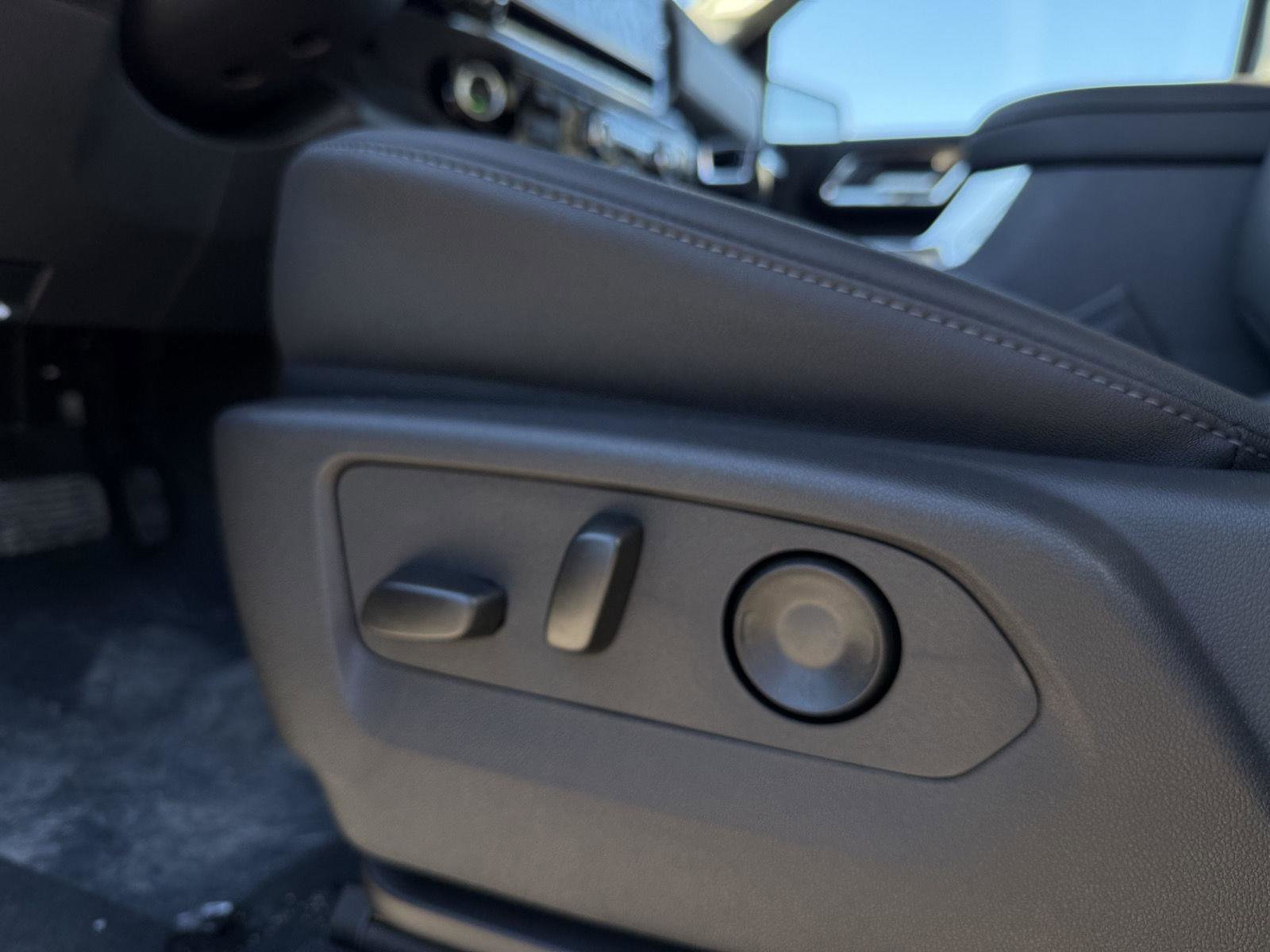 New 2026 GMC Sierra 1500 SLT image 15