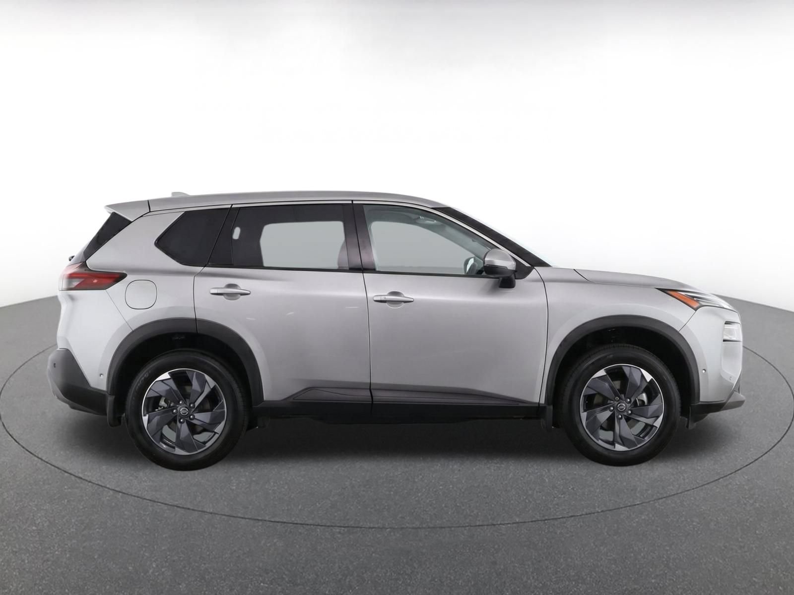Used 2025 Nissan Rogue SV FWD image 10