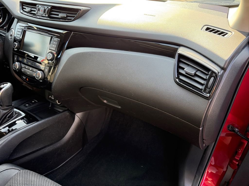 Used 2022 Nissan Rogue Sport SV w/ Technology Package image 16