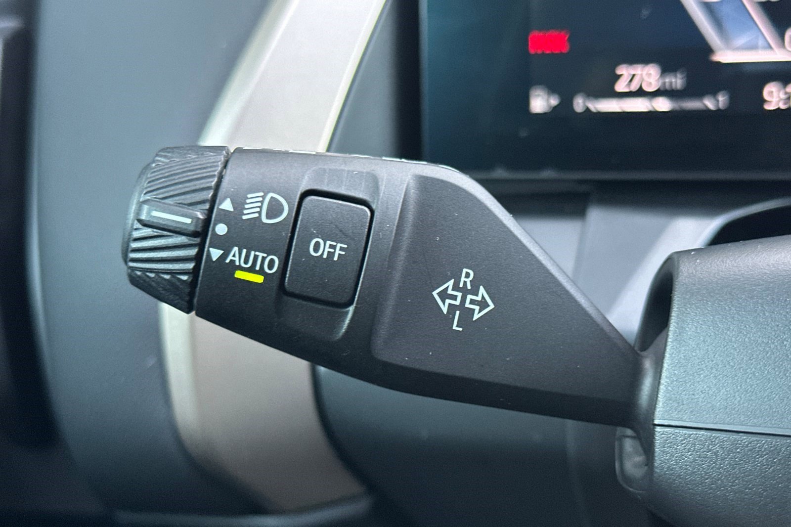 Used 2025 BMW X3 xDrive30i w/ Premium Package image 31