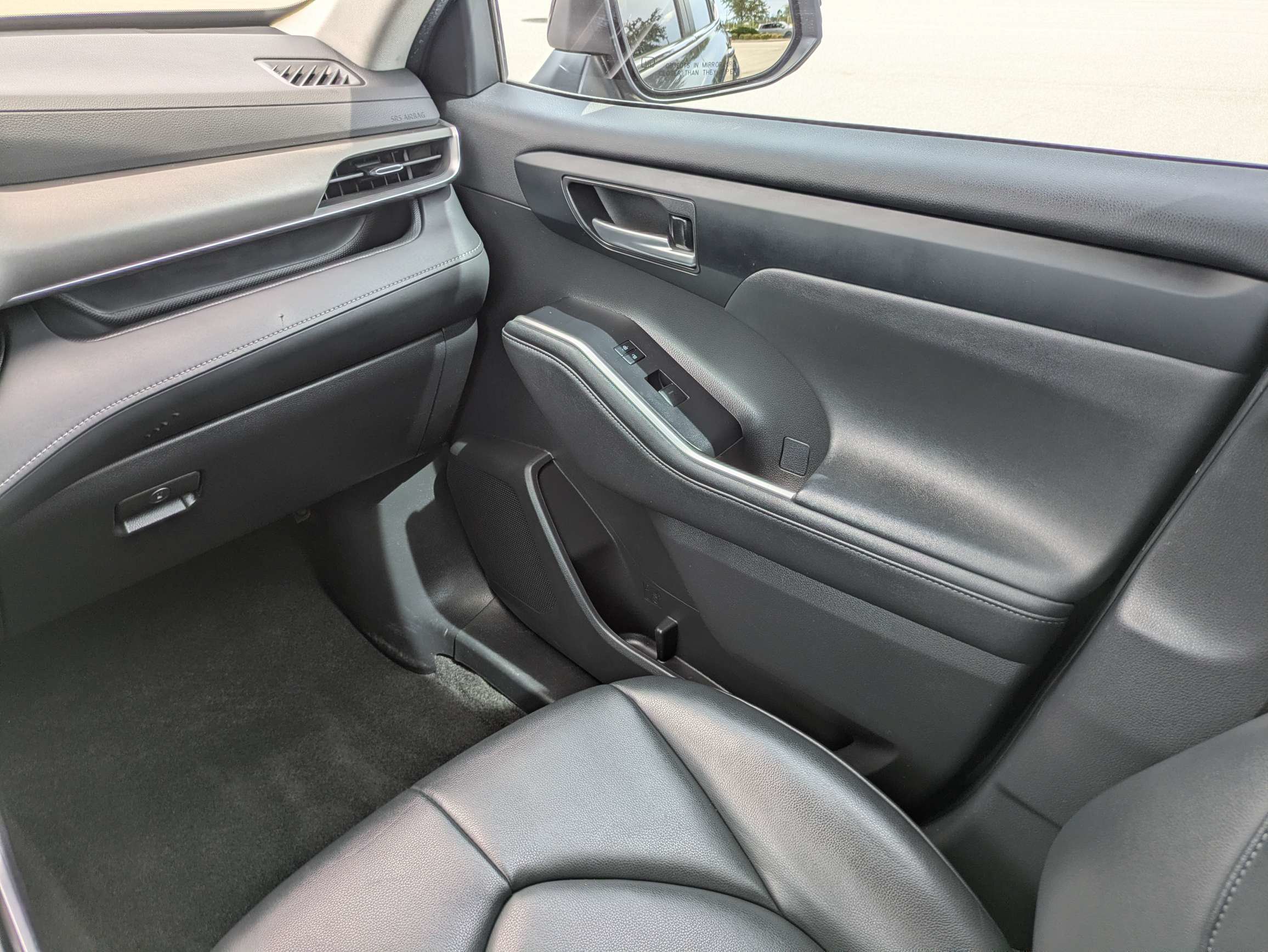 Used 2023 Toyota Highlander XLE FWD image 17