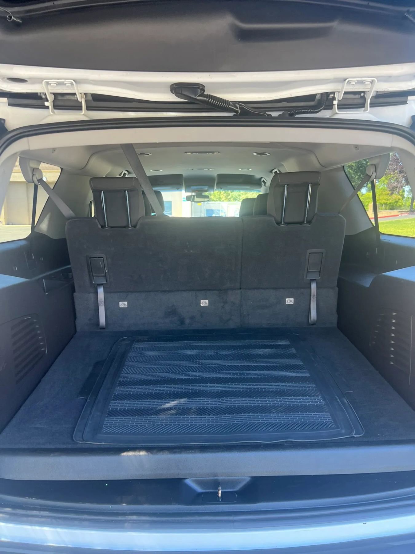 Used 2020 Chevrolet Suburban LS RWD image 16