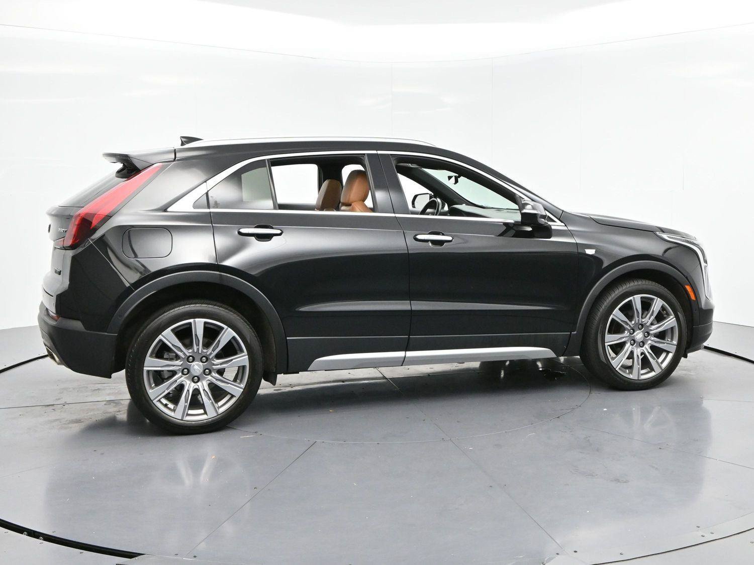 Certified 2022 Cadillac XT4 Premium Luxury w/ Enhanced Visibility Package AWD/4WD image 8