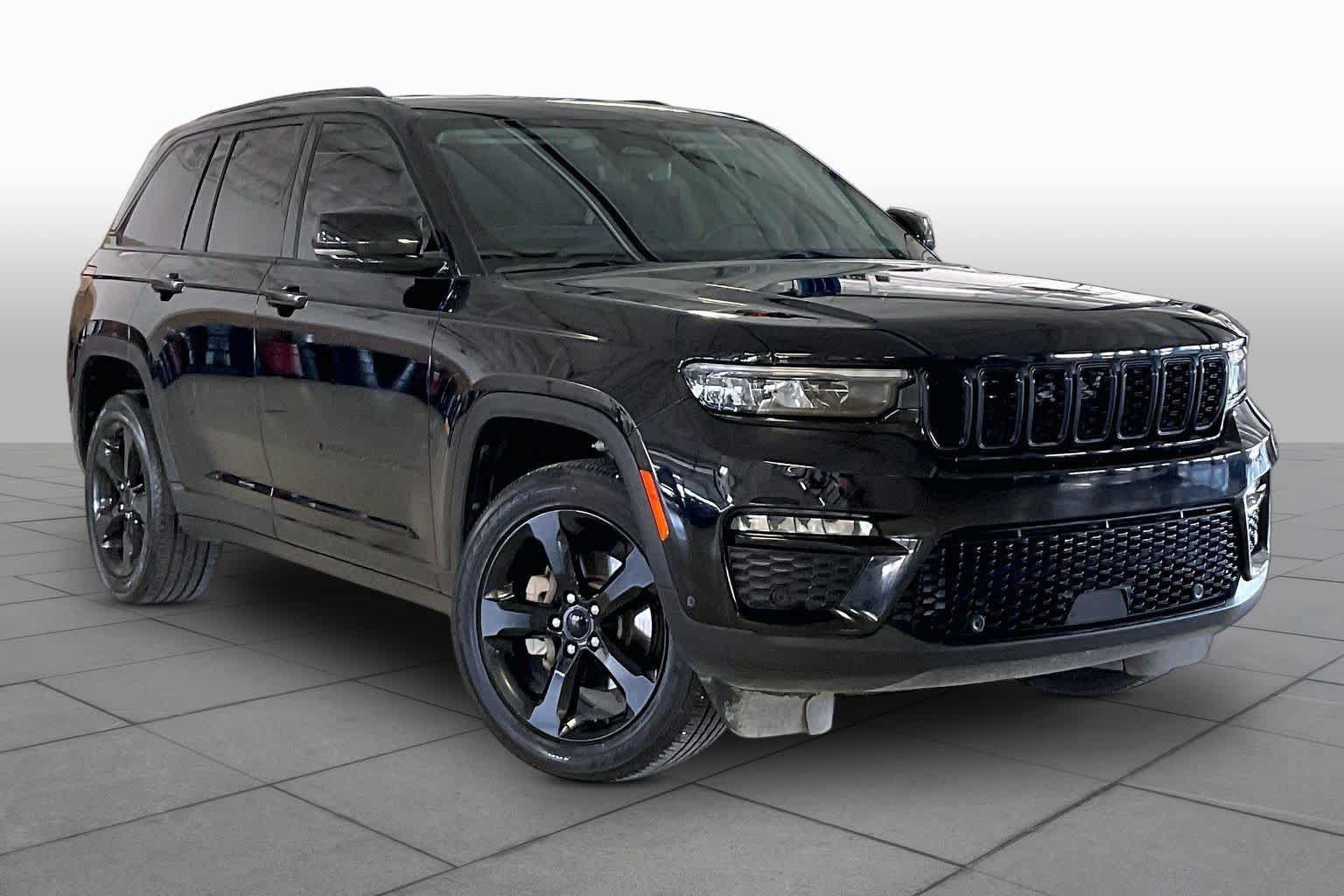 Used 2023 Jeep Grand Cherokee Limited w/ Luxury Tech Group II AWD/4WD image 2