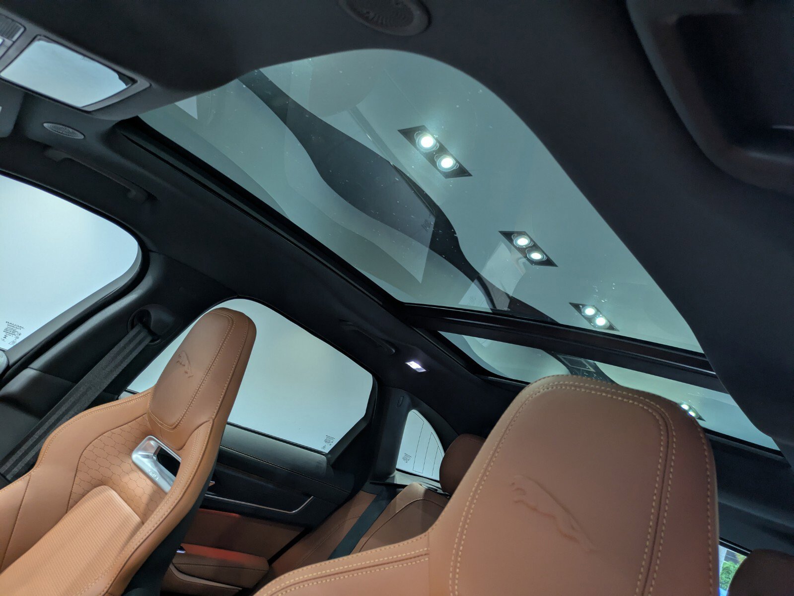 New 2026 Jaguar F-PACE R-Dynamic S image 9