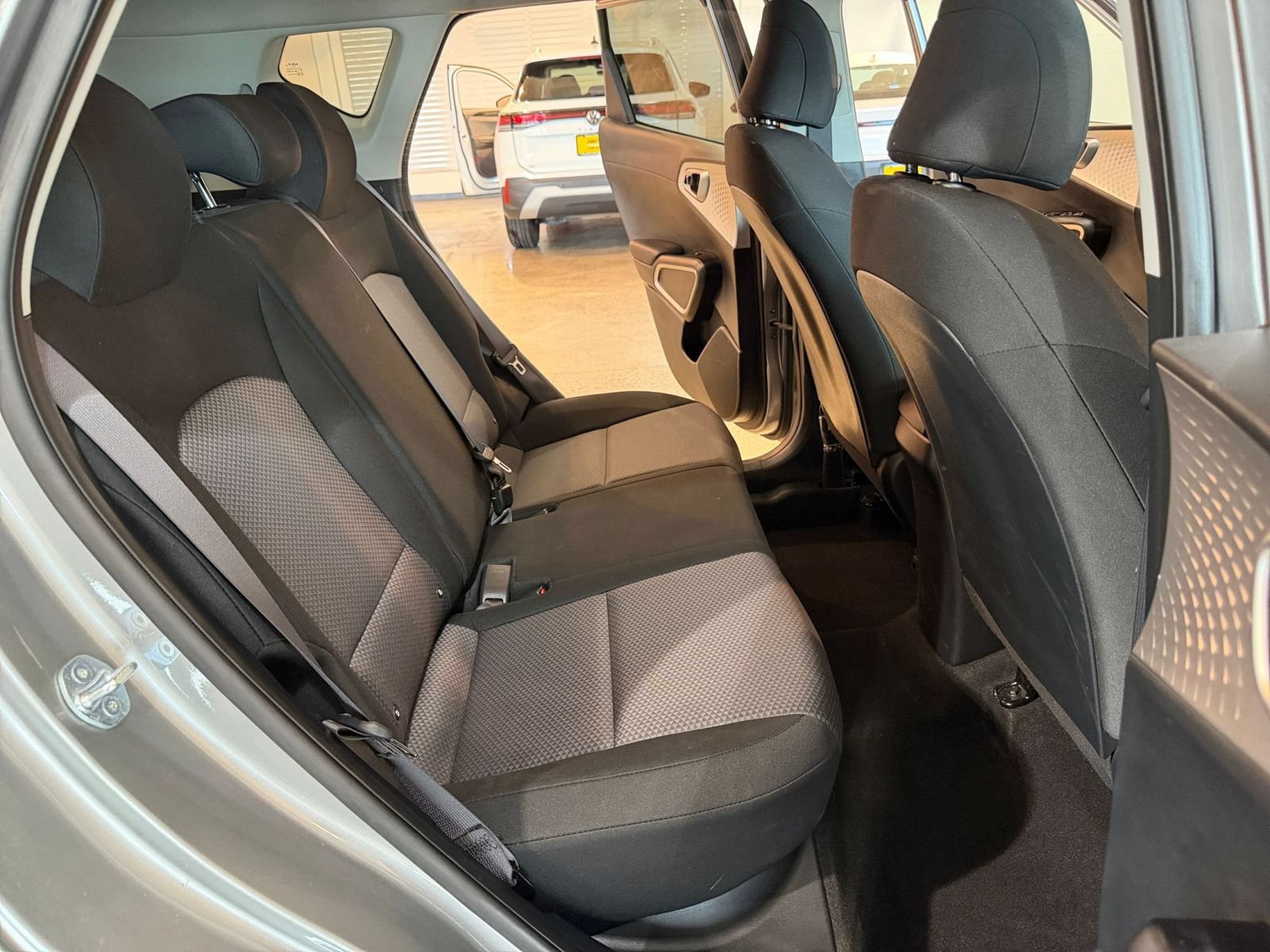 Used 2025 Kia Soul LX w/ LX Technology Package FWD image 35