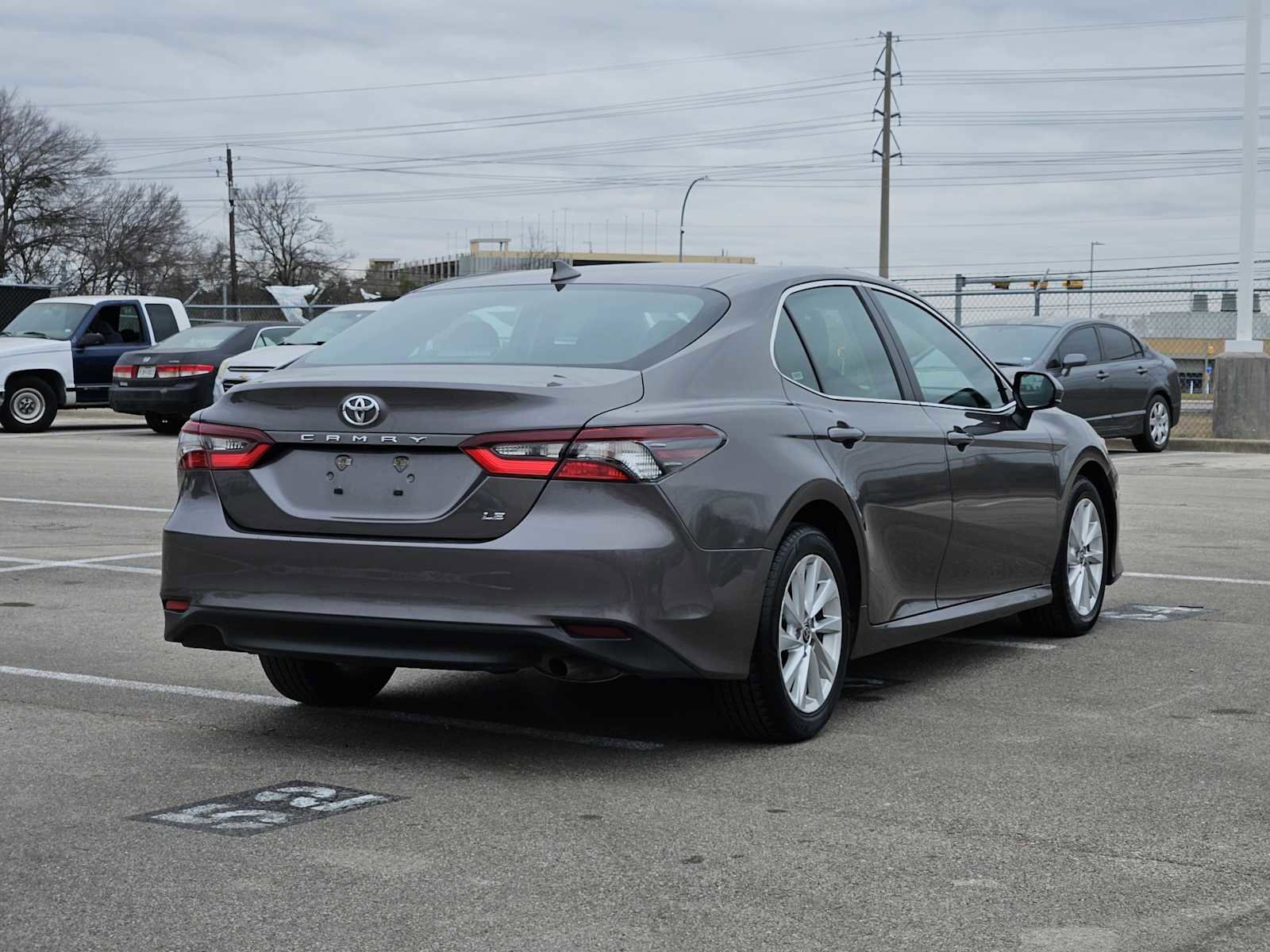 Used 2024 Toyota Camry LE image 6