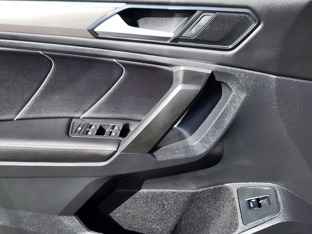 Used 2024 Volkswagen Tiguan SE R-Line image 12