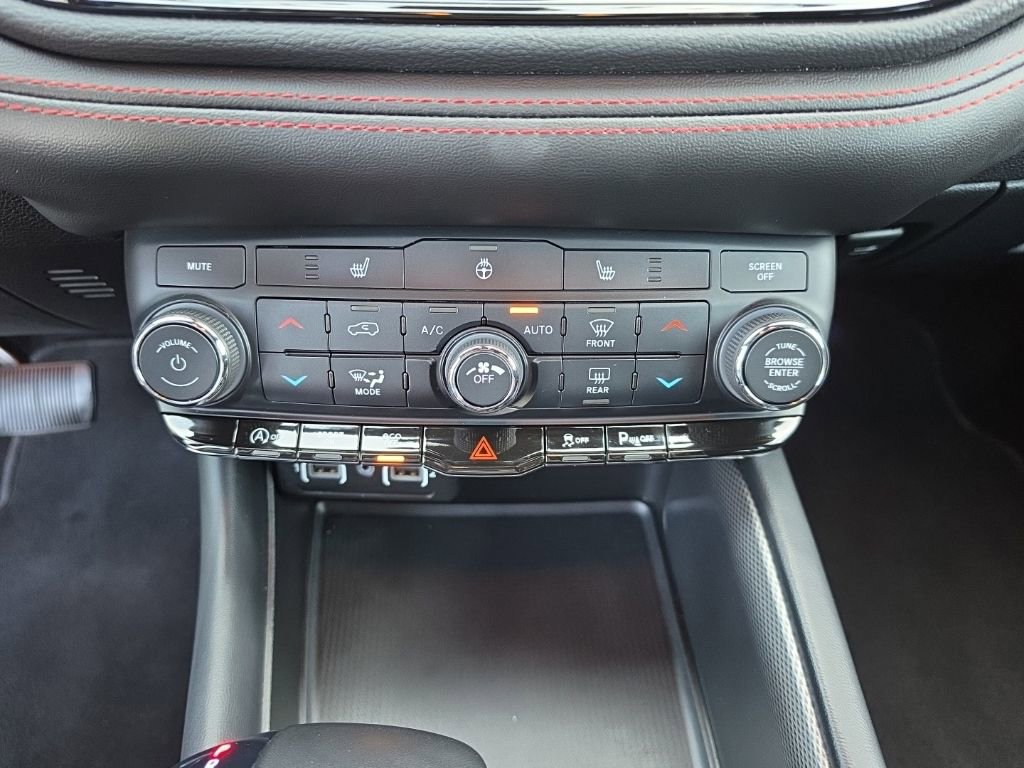 Used 2025 Dodge Durango GT AWD/4WD image 17