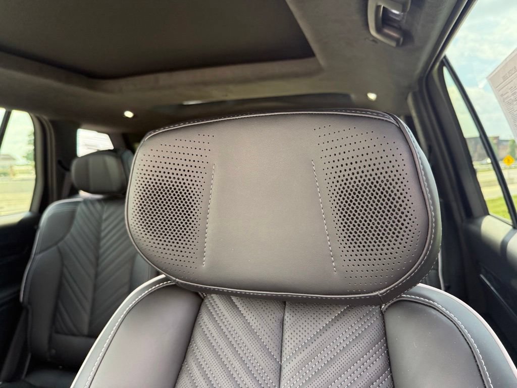 Certified 2026 Cadillac Vistiq Sport w/ LPO, Floor Liner Package AWD/4WD image 29